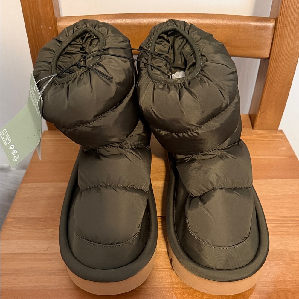 H&M Dark Green Ankle Boots with Tan Sole